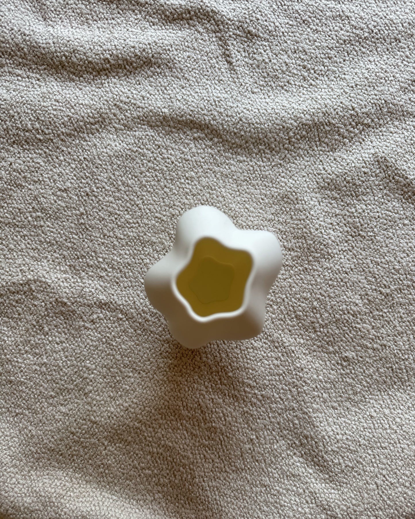 POISE VASE