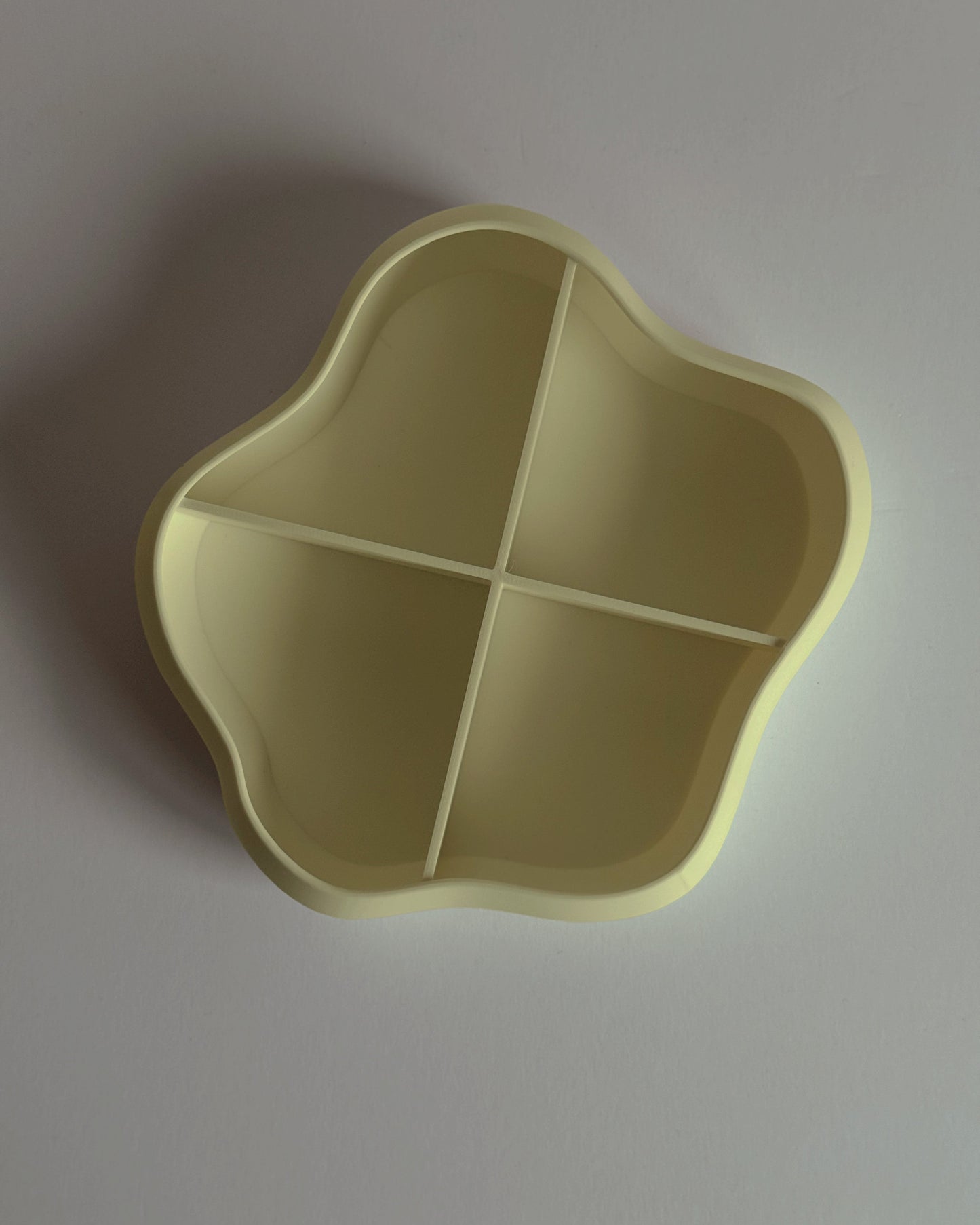 butter yellow snack schale, organizer in butter yellow