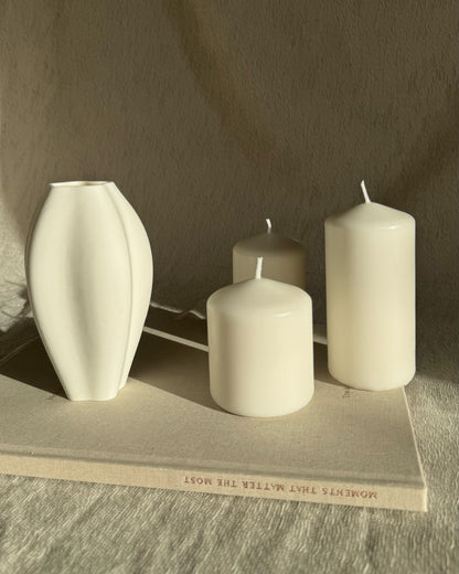 POISE VASE