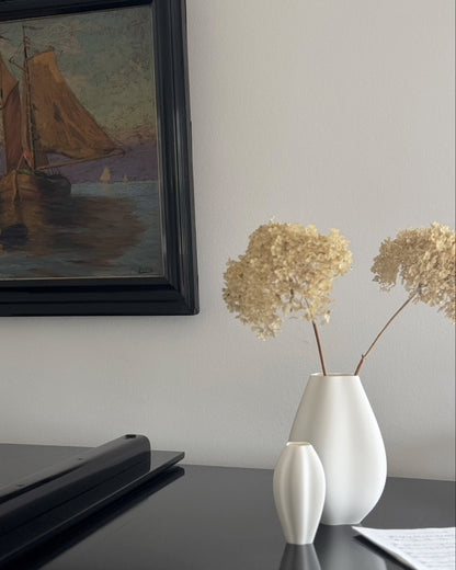 POISE VASE
