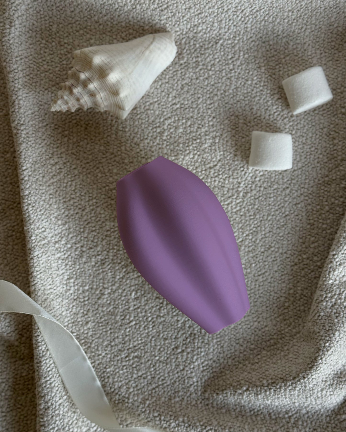 POISE VASE