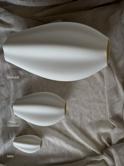 POISE VASE