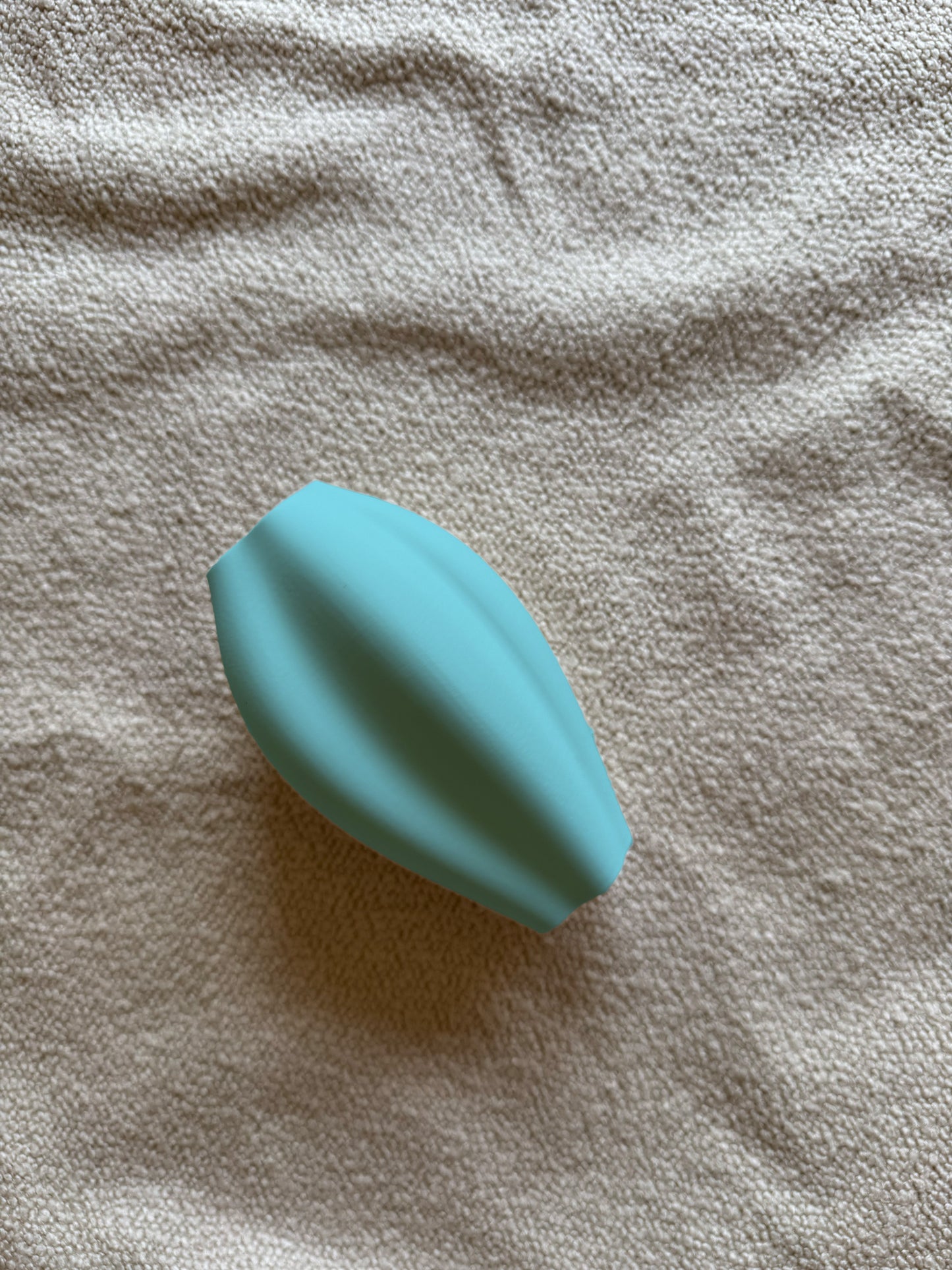 POISE VASE