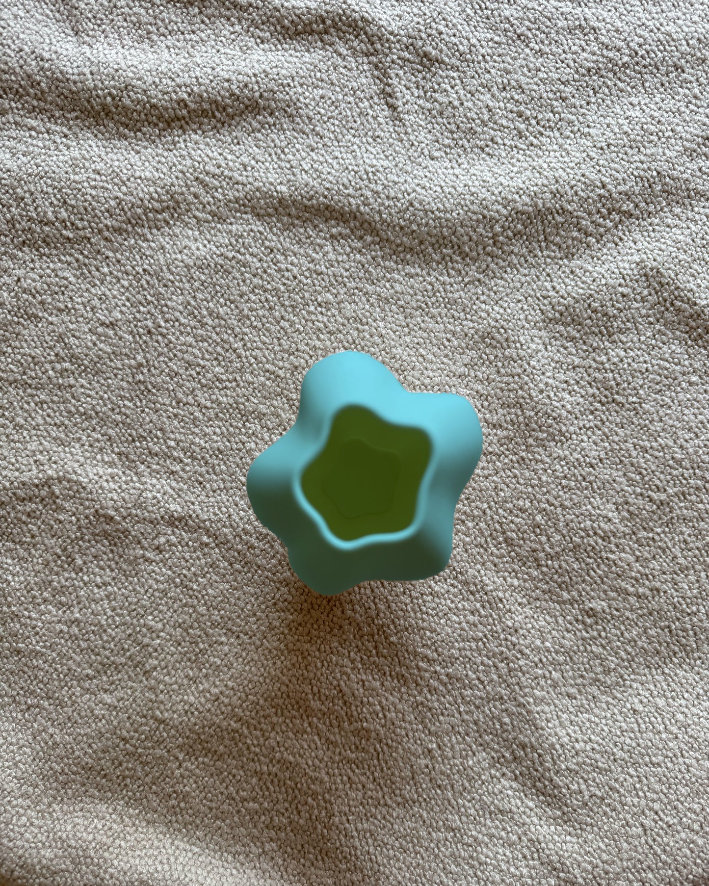 POISE VASE
