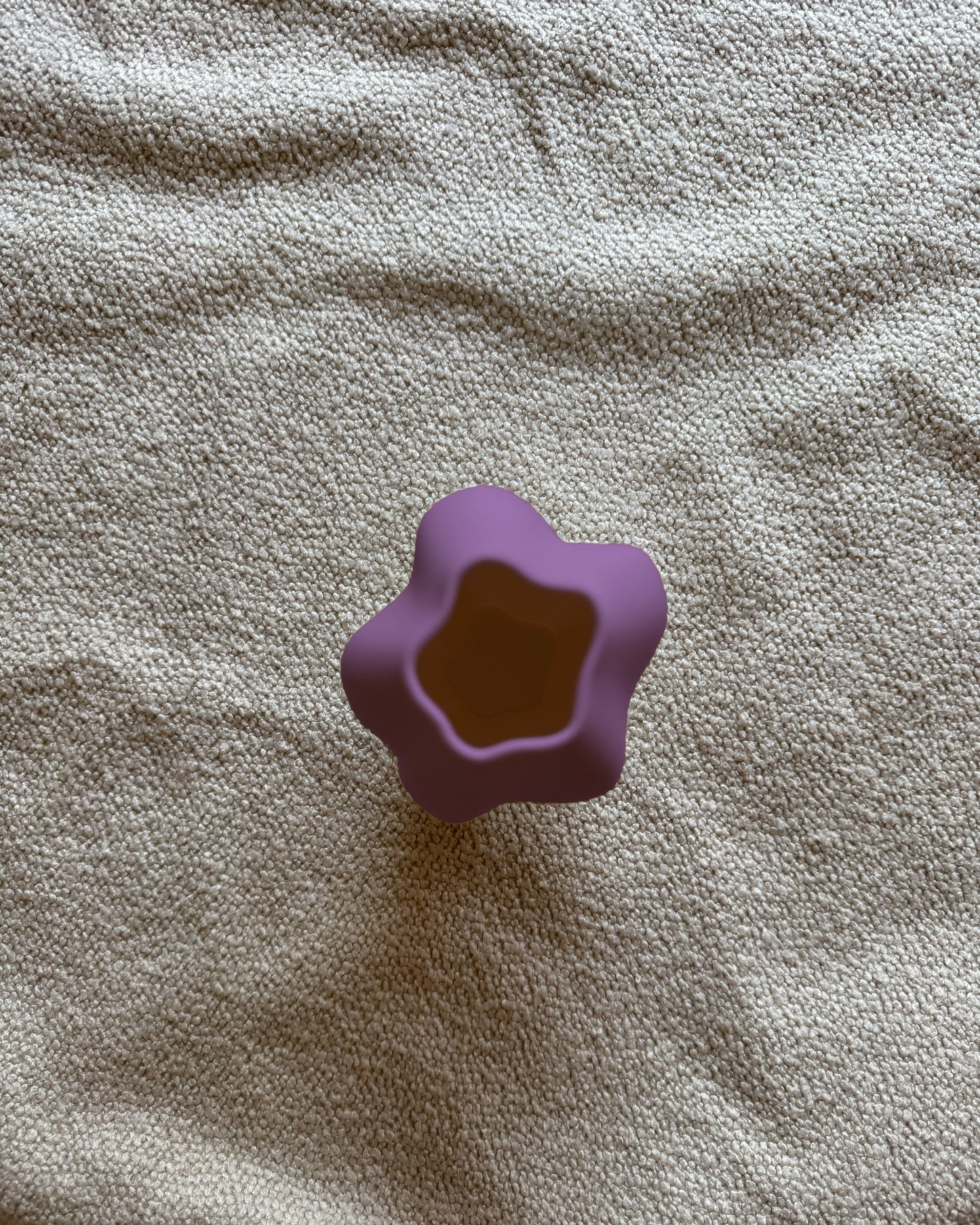 POISE VASE