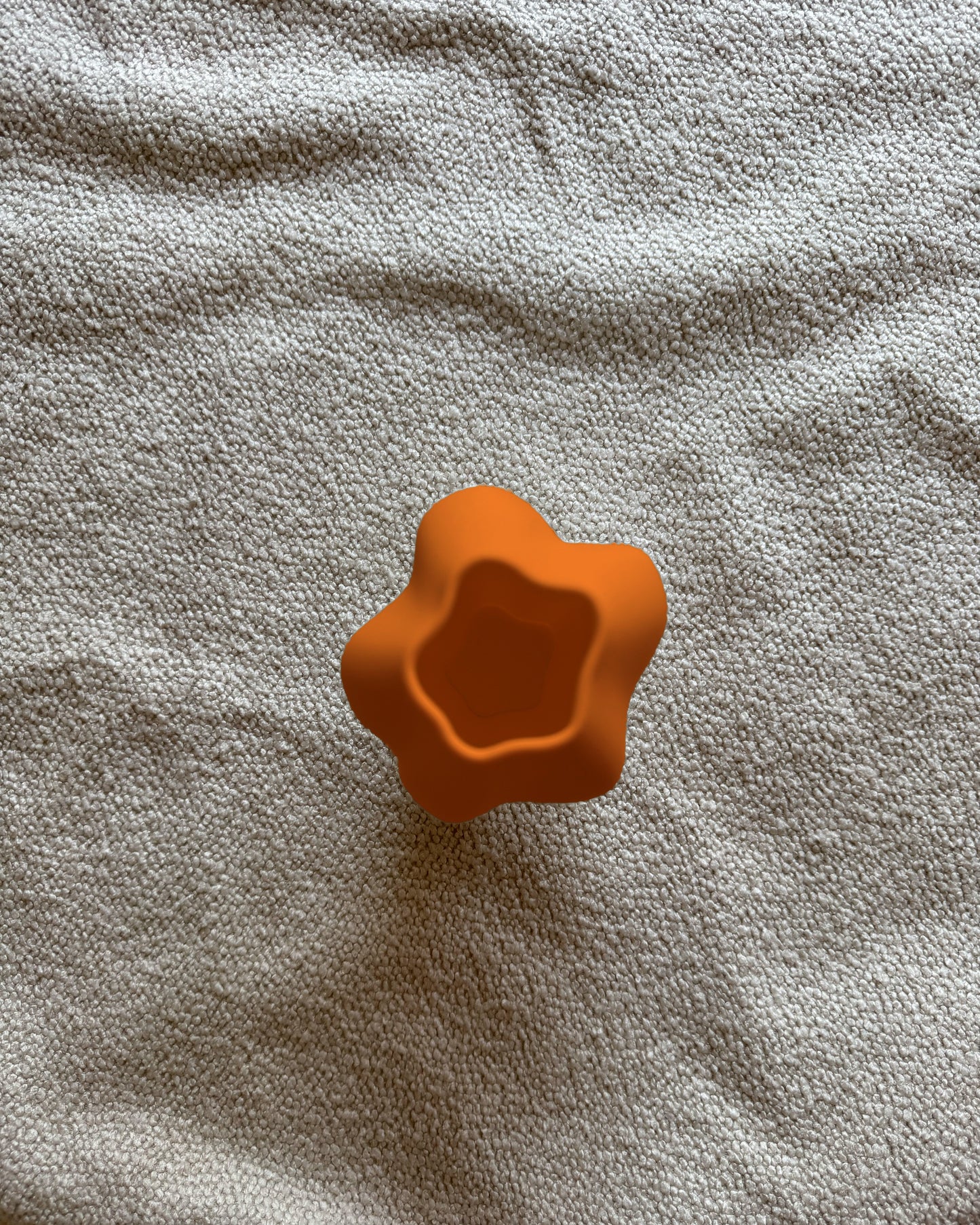 POISE VASE