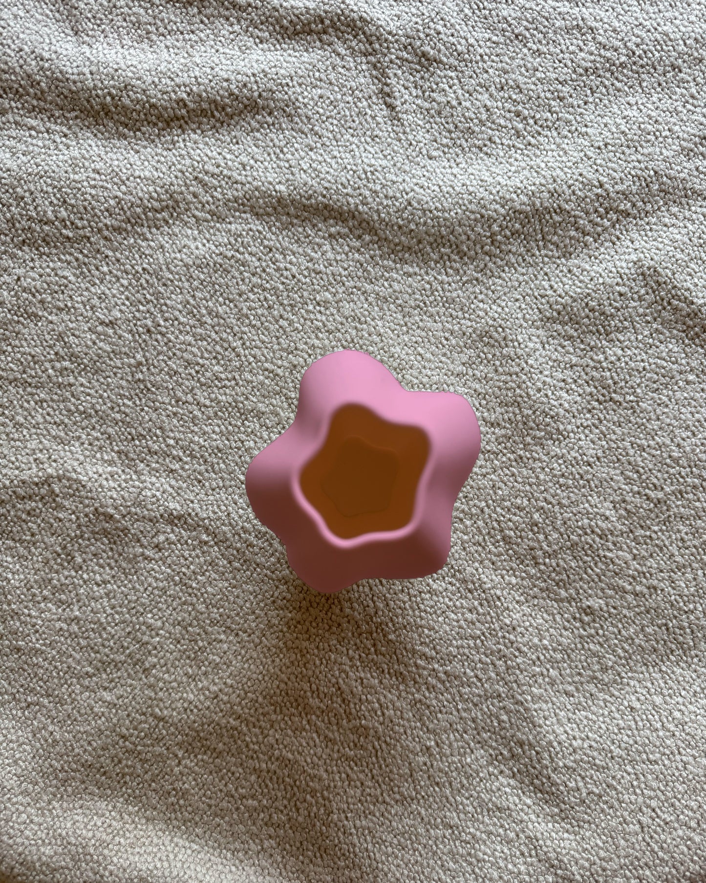 POISE VASE