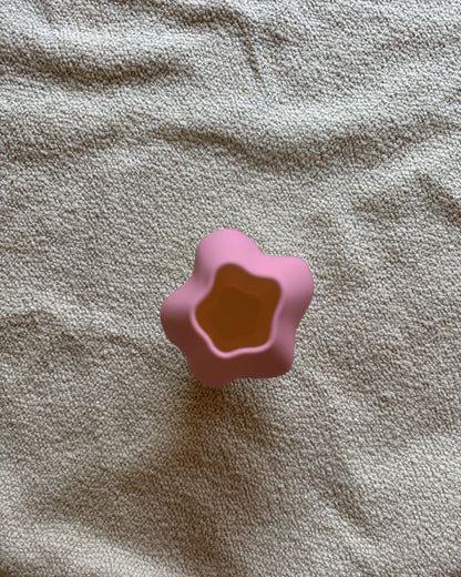 POISE VASE
