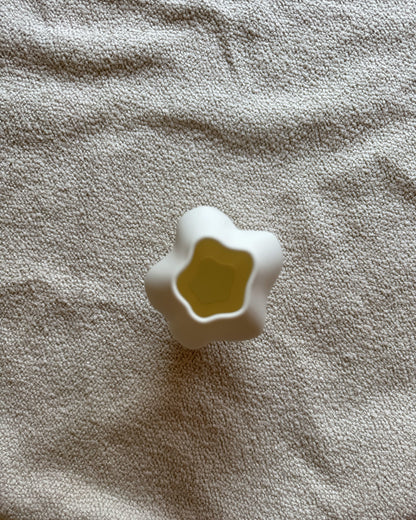 POISE VASE