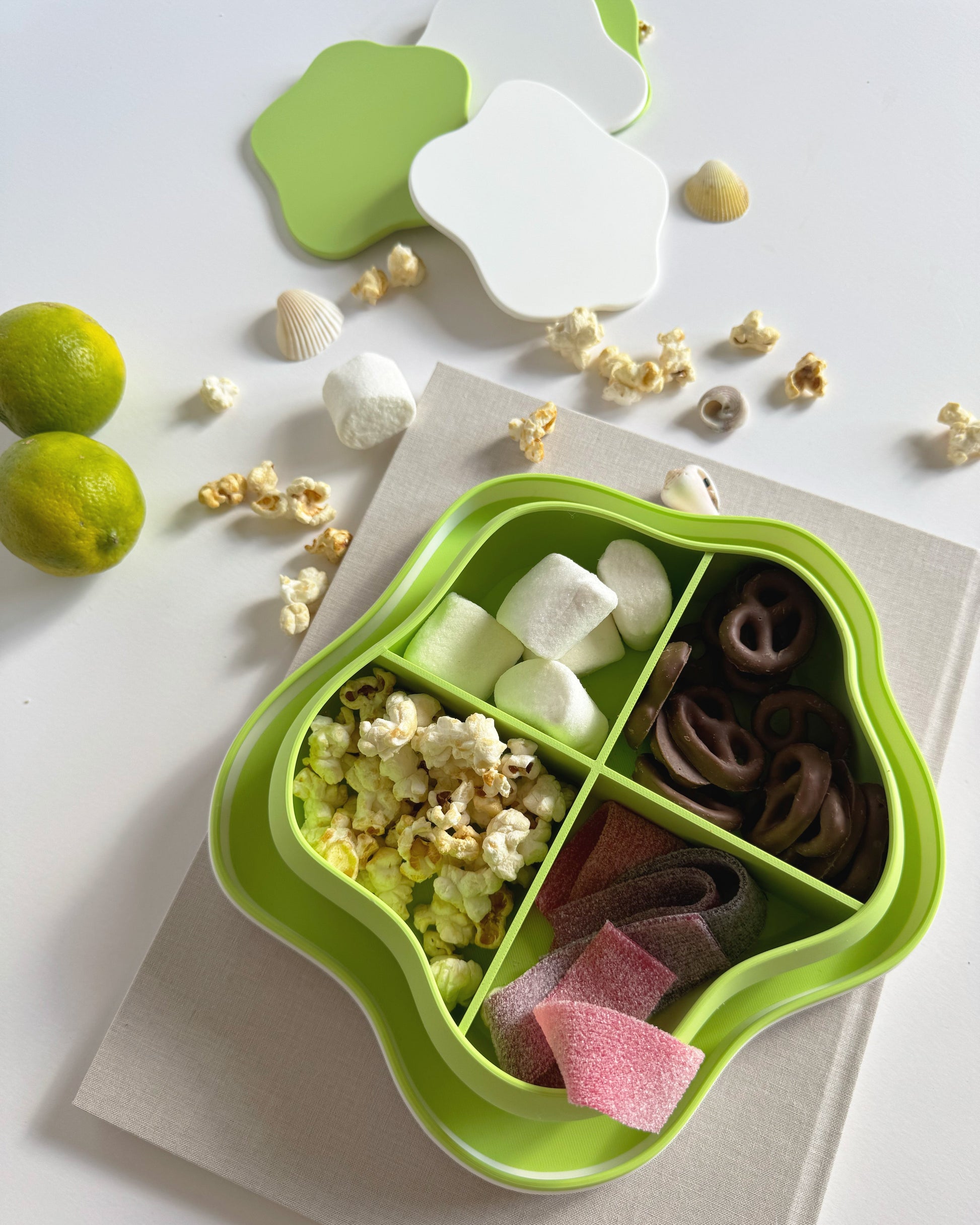 special edition harmony snack tray in pale lime – gedruckte schale mit vier fächern für snacks und dips, exklusiv im lime breeze set