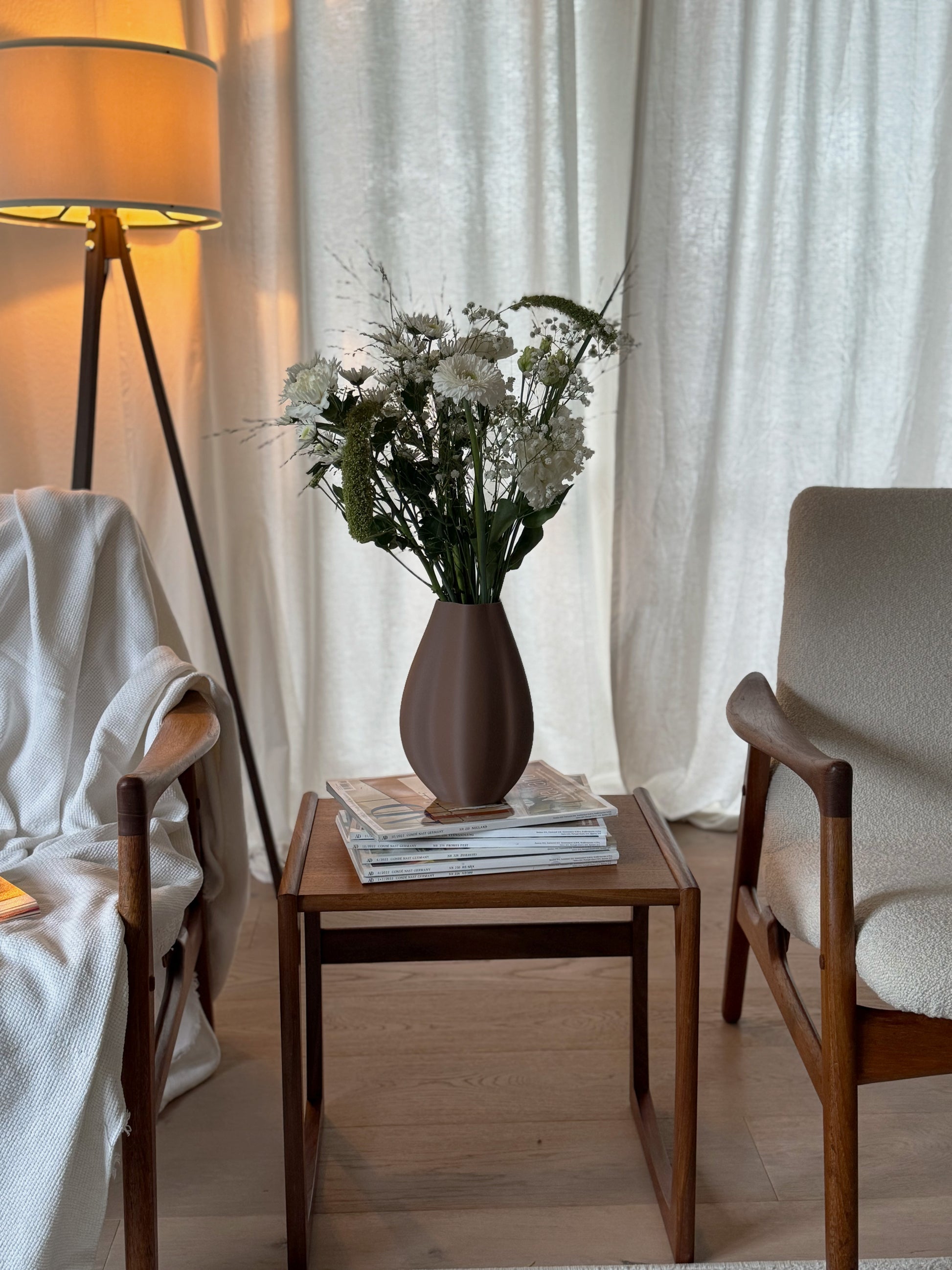 mocha farbene Vase, wunderschön im Wohnzimmer