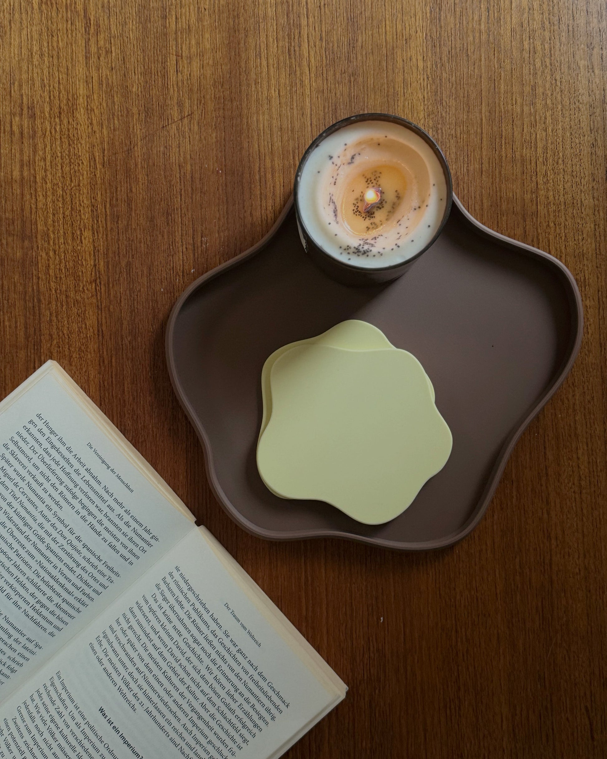 organisches Tableau in mocha Braun