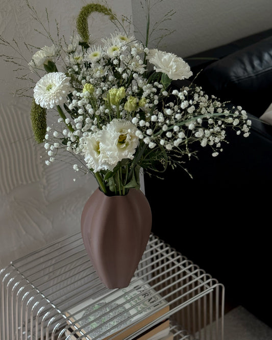 POISE VASE