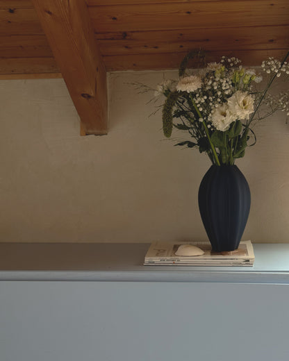 ästehtische Marineblaue Vase, Nachhaltige Vase ergestellt in Deutschland