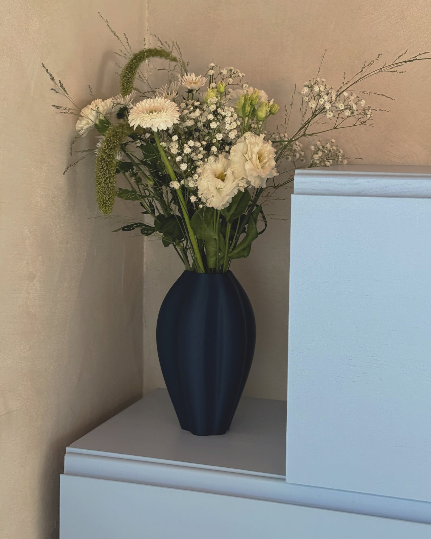 ästehtische Vase in Marineblau