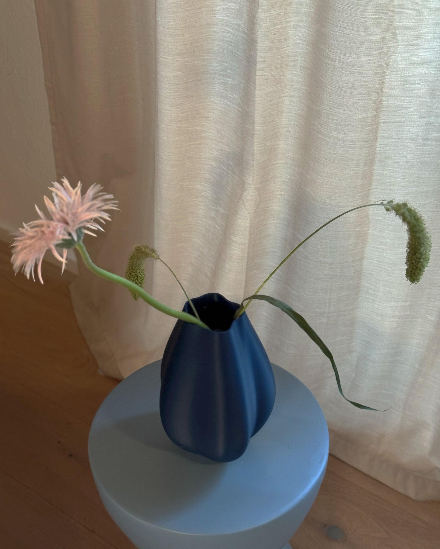 marineblaue vase hergestellt in Heidelberg, organische Vase hergestellt in Deutschland mit dem 3d drucker
