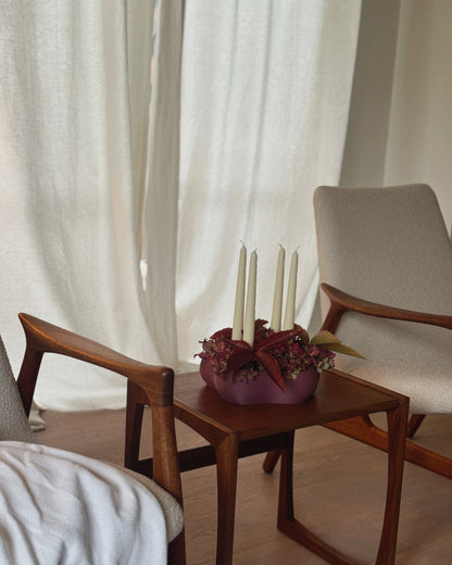 Design-Adventskranz mit weißen Kerzen – nachhaltige Alternative zum klassischen Kranz in bordeaux rot