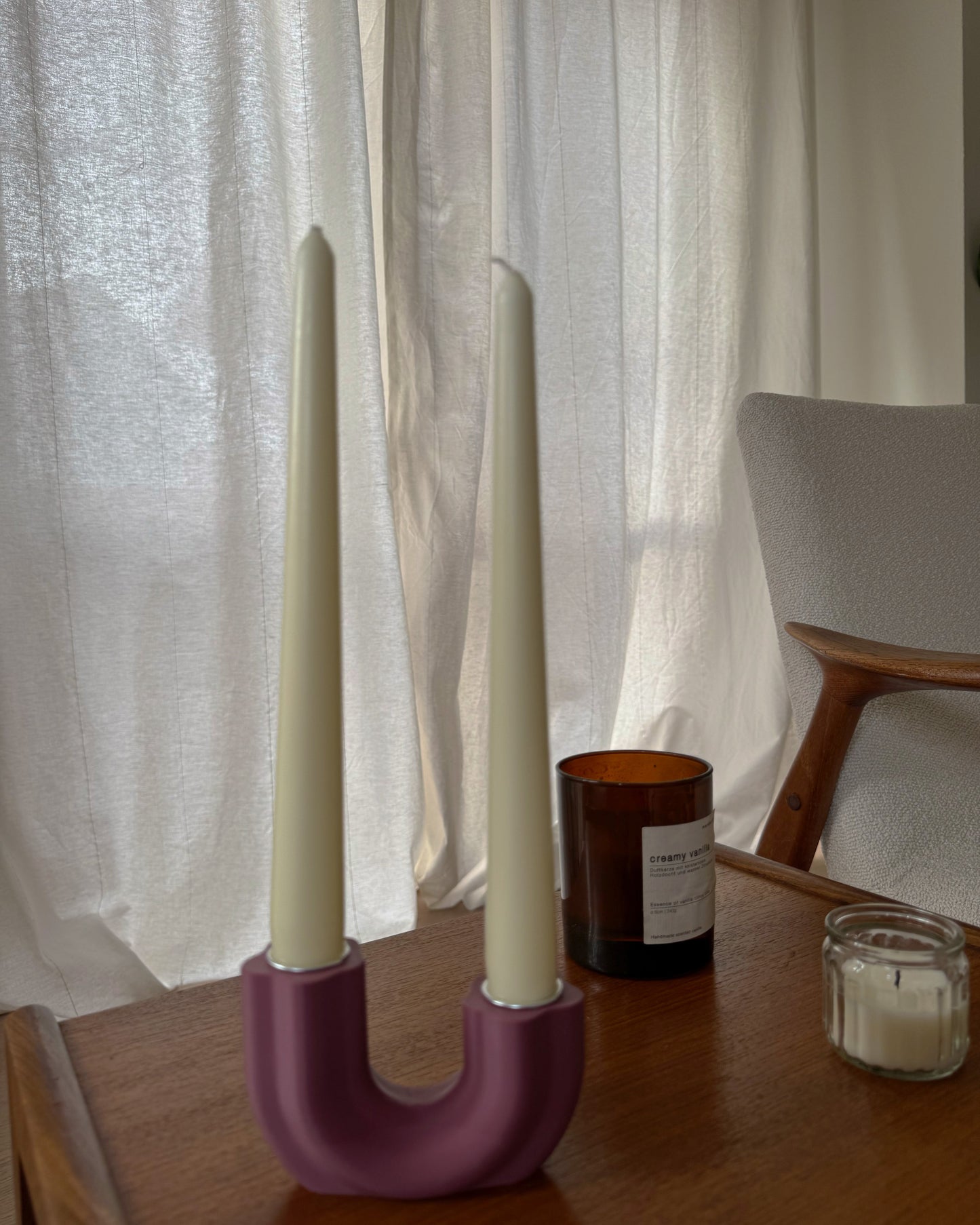 Kerzenhalter für zwei Stabkerzen in Bordeaux, Geschwungener Kerzenhalter