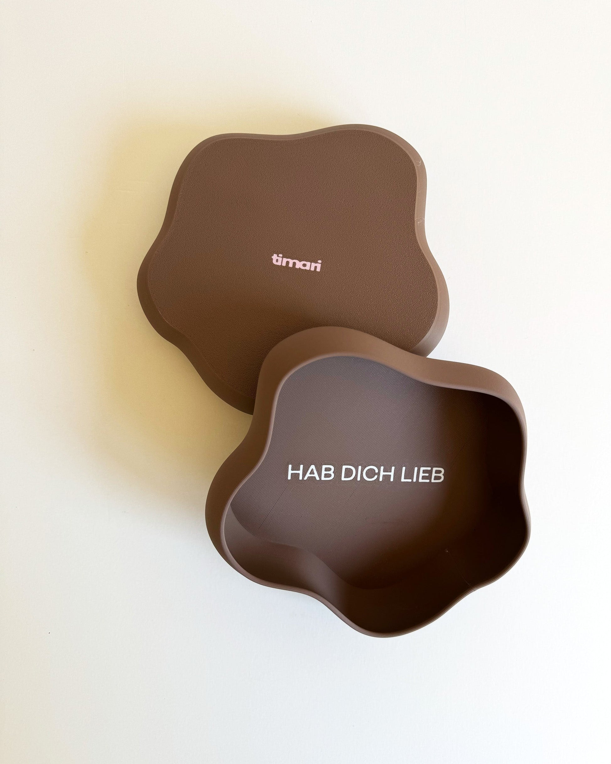 Schmuckschale mit personalisiertem Schriftzug, Hab dich lieb, Schale in braun und Schriftzug in weiß