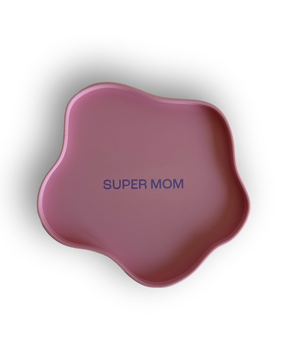 Ablage in rosa mit lila Schriftzug "SUPER MOM" in lila