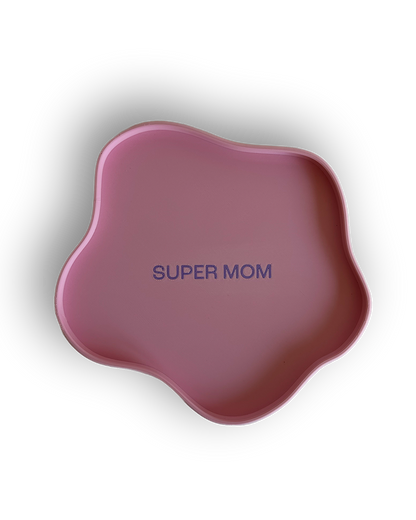 Ablage in rosa mit lila Schriftzug "SUPER MOM" in lila